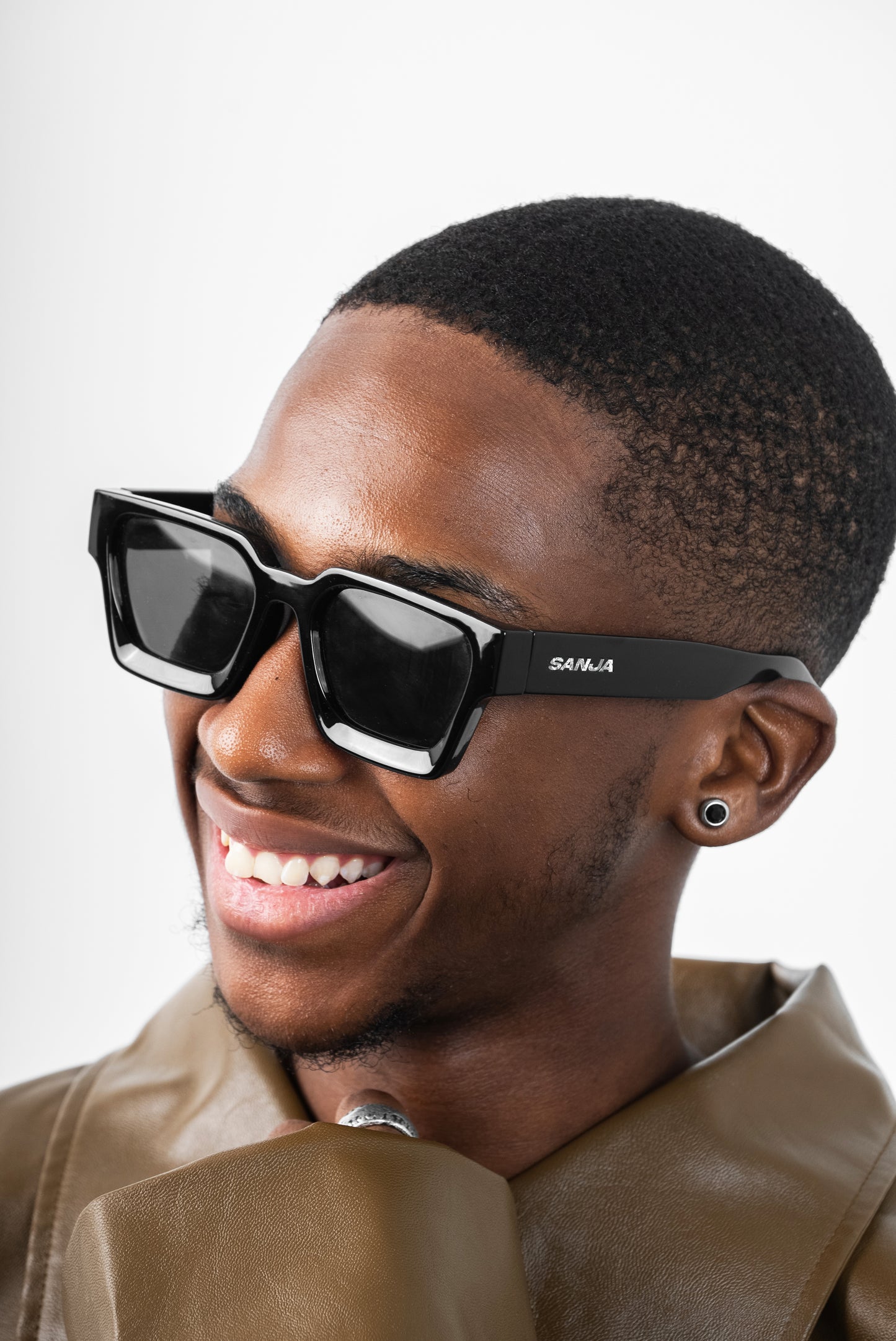 SANJA Classic Sunglasses / BLACK Silver Logo