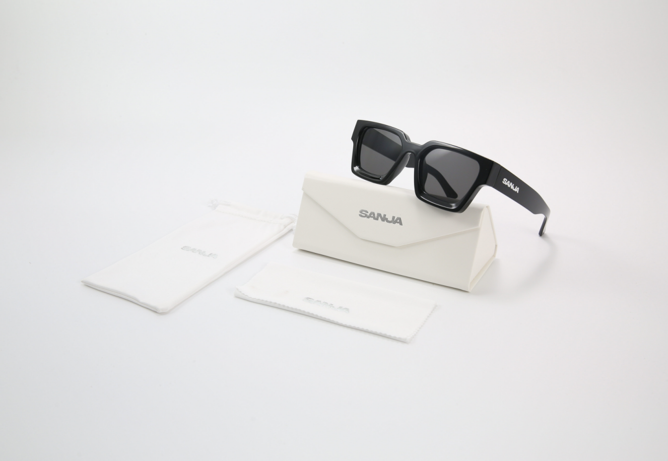 SANJA Classic Sunglasses / BLACK Silver Logo